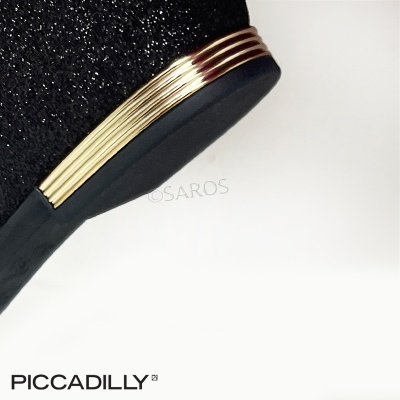 Sapato preto brilhante com salto detalhado em dourado