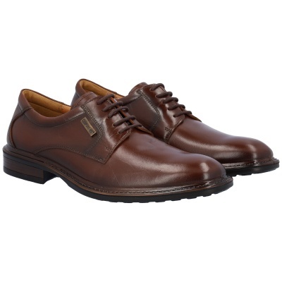 Sapatos masculinos castanhos em pele com atacadores e sola preta