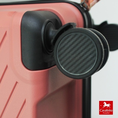Mala de viagem rígida rosa com rodízio preto texturizado
