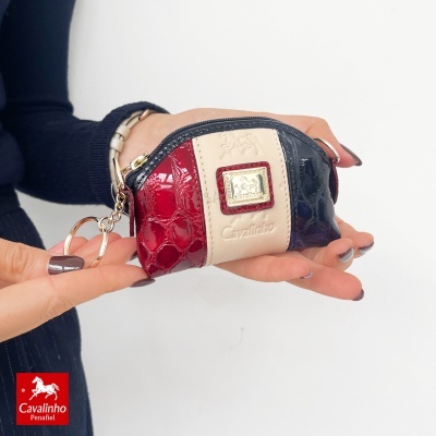 Carteira pequena colorida Cavalinho com padrão tipo croco e argola chaveiro