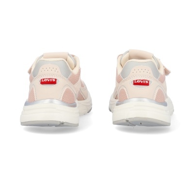 Ténis Levis bege e rosa claro vistos de trás com logótipo vermelho