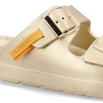 Sapato sandália dourada com fivela e tag D.FRANKLIN