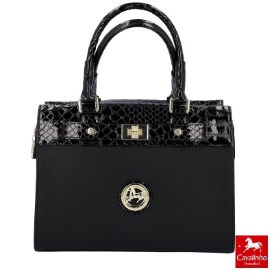 Mala de mão preta com detalhe em padrão de pele de crocodilo brilhante e logotipo Cavalinho