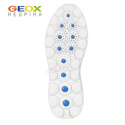 Sola branca com pequenos círculos azuis, logotipo GEOX RESPIRA no canto superior esquerdo