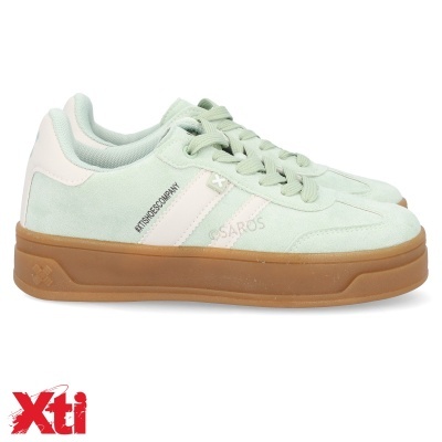 Ténis verde água com sola castanha e detalhes brancos da marca Xti