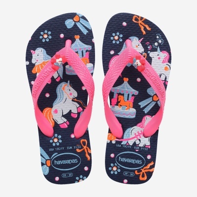 Chinelos havaianas infantis com padrão de unicórnios e carrossel em azul escuro e rosa