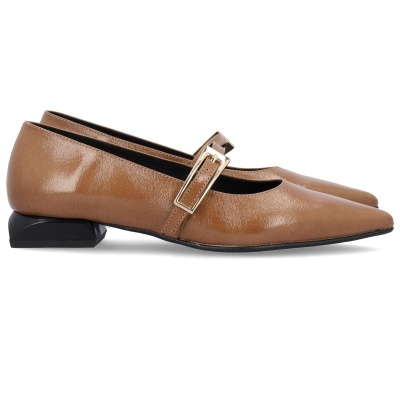 Sapatos de senhora castanhos com fivela dourada e salto baixo preto