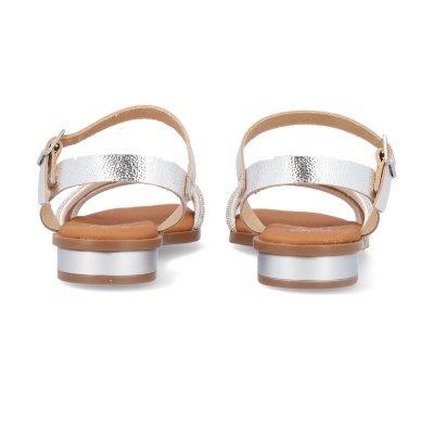 Sandálias prateadas com tiras e salto baixo