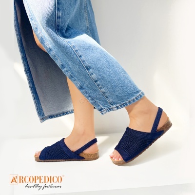 Sandálias azuis ArcoPedico em tecido trançado com salto baixo em cortiça