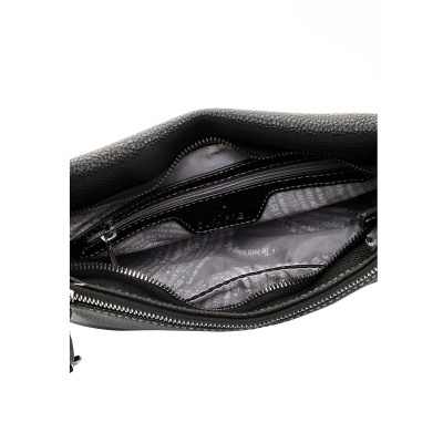 Interior de bolsa preta em pele com forro cinzento com texto e fecho de correr