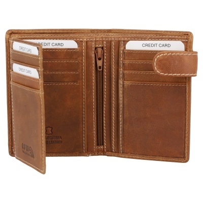 Carteira de couro castanha aberta com cartões de crédito brancos inseridos nas divisórias