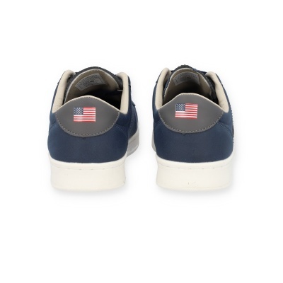 Sapatilhas azuis com bandeira dos EUA na parte de trás