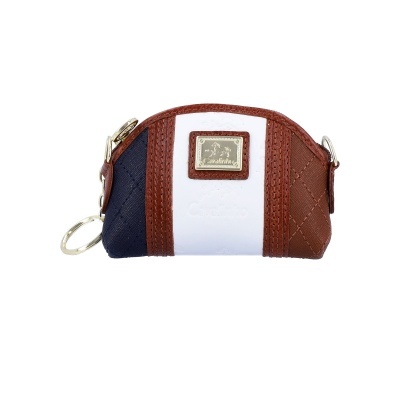 Bolsa pequena tricolor com padrões em diamante e etiqueta metálica