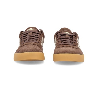 Par de sapatilhas castanhas Adidas com sola castanha