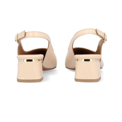 Sandálias femininas bege com salto médio e tira ajustável vista de trás