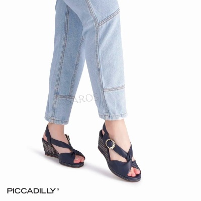 Sandálias de cunha azul-marinho com tiras e fivela dourada