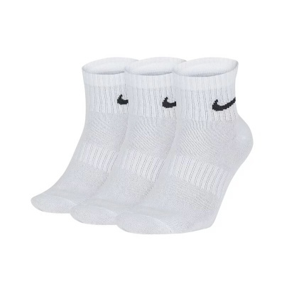 Três pares de meias brancas com logotipo preto da Nike