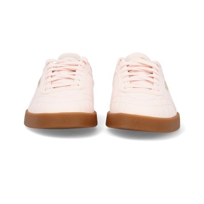 Ténis cor de rosa claro com sola castanha vistos de frente