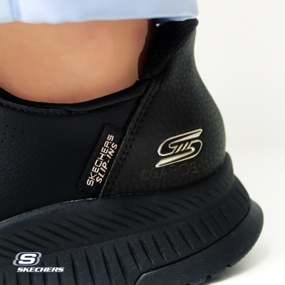 Calcanhar de ténis preto Skechers com etiquetas e logótipo prateado