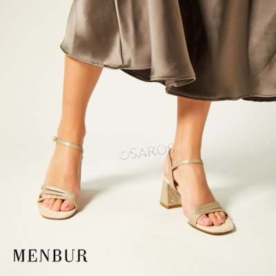 Sandálias de salto com tiras finas bege claro