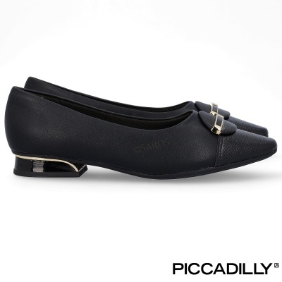 Sapatos pretos baixos com detalhe dourado e textura de pele