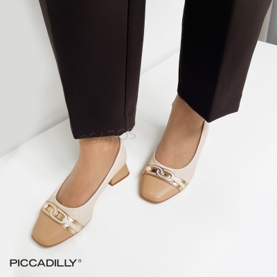 Sapatos femininos bege com salto baixo e detalhe dourado