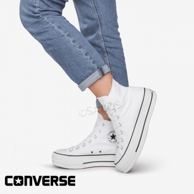 Ténis Converse Chuck Taylor All Star brancos com sola espessa e logo circular preto e branco