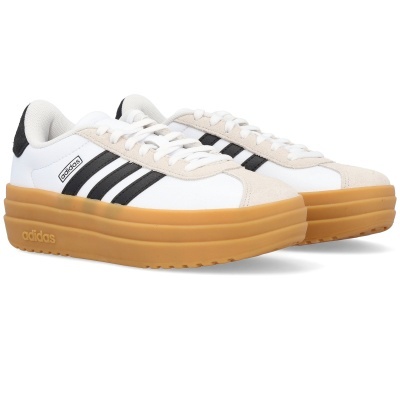 Sapatilhas Adidas brancas com riscas pretas e sola caramelo