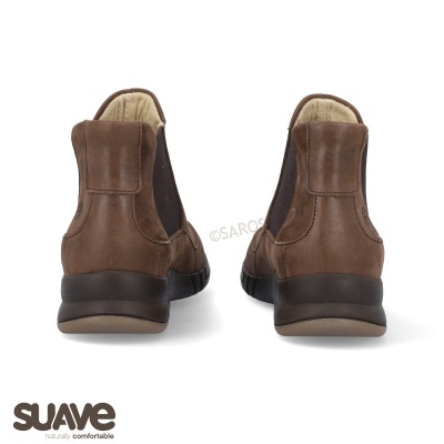 Botins Suave em pele castanha com sola preta