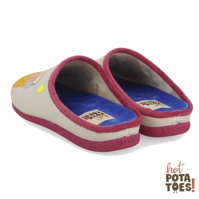 Pantufas cinza com interior azul e bordas cor de vinho, detalhes amarelos e marca hot POTATOES!