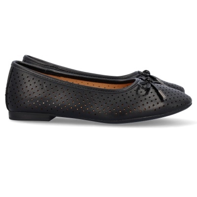 Sapatilhas pretas femininas perfuradas com laço na frente