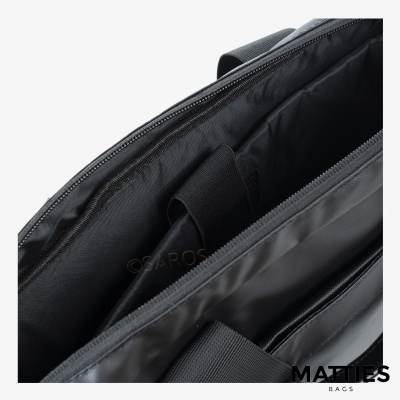 Bolsa preta para computador portátil com interior acolchoado e alças