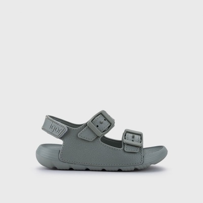 Sandália infantil cinzenta com duas fivelas e fecho de velcro