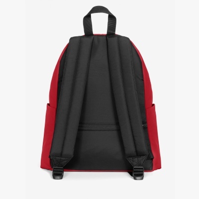 Mochila vermelha com costas e alças acolchoadas pretas