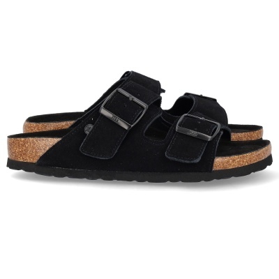 Sandálias pretas com duas fivelas de metal e sola de cortiça e borracha.