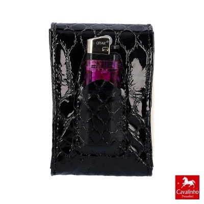 Carteira preta em verniz com textura croco e suporte para isqueiro roxo