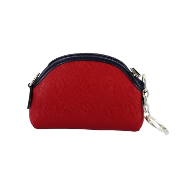 Carteira pequena vermelha e preta com chaveiro prateado