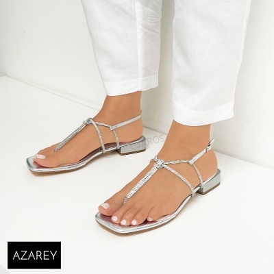 Sandálias rasas prata com tiras finas e sola quadrada