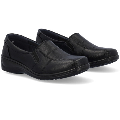 Sapatos pretos slip-on de couro com sola preta e elásticos laterais