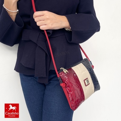 Bolsa pequena tiracolo Cavalinho Penafiel em vermelho, bege e azul escuro imitação pele de cobra