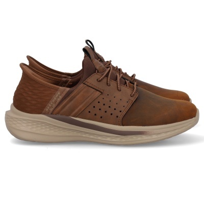Sapatilhas desportivas Skechers castanhas com sola clara e detalhes de perfurações