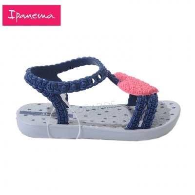 Sandália de criança azul e rosa com base cinzenta pontilhada