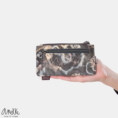 Carteira animal print Anekke com fecho de correr
