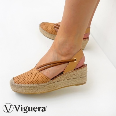 Sandálias de cunha castanho claro com sola de corda