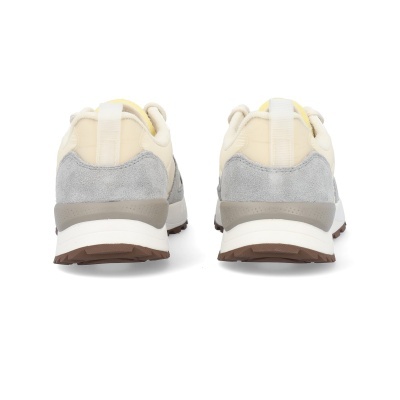 Sapatilhas cinza claro, bege e branco vistas de trás