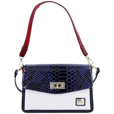 Mala de mão azul escuro e branco com alça vermelha e detalhes metálicos