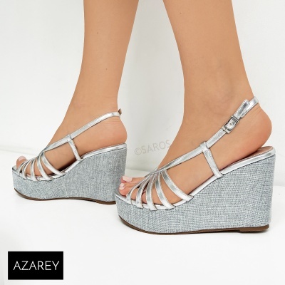 Sandálias de cunha prateadas com tiras finas e base cinzenta