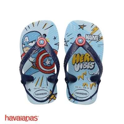 Chinelos infantis Havaianas com estampado do Capitão América e texto MARVEL e HERO VIBES