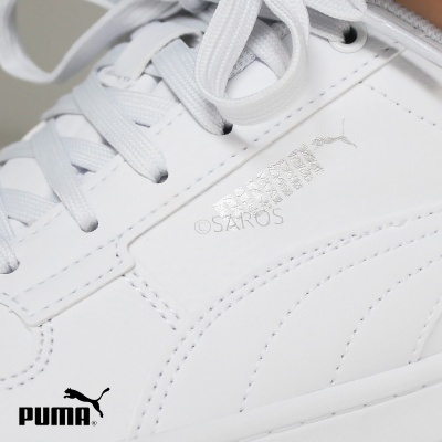 Tênis branco Puma com atacadores e logótipo preto