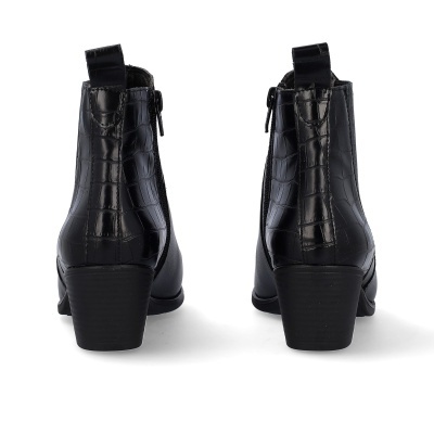 Botins pretos com salto médio e padrão imitação pele de crocodilo